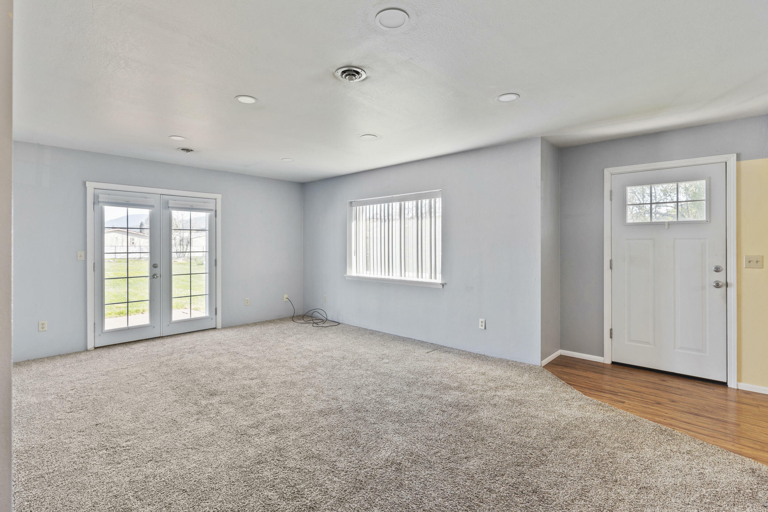 Property Photo:  2368 Redwood Avenue  OR 97527 