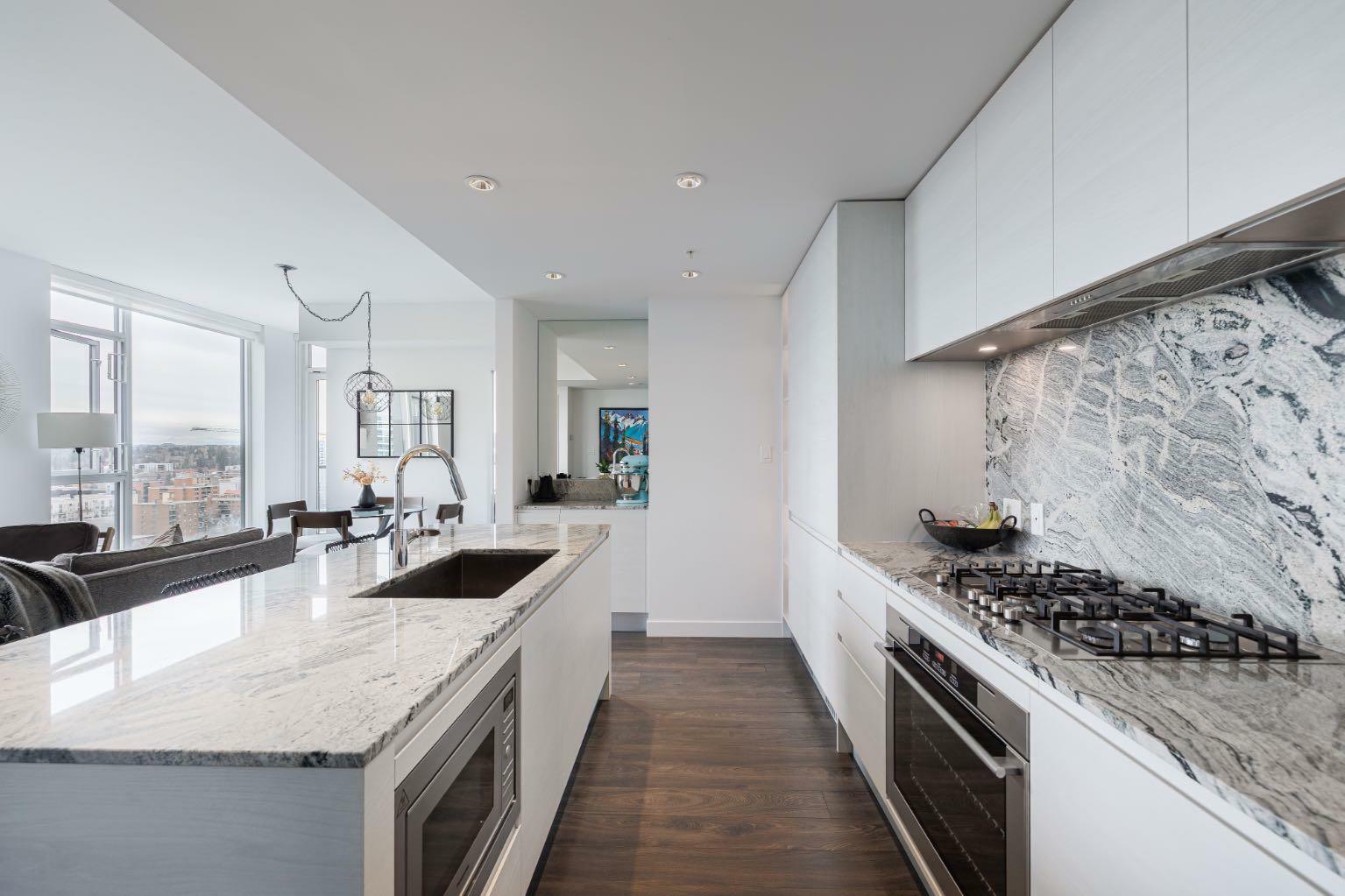 Property Photo: 310 12 Avenue SW 1608 AB T2R 1B5