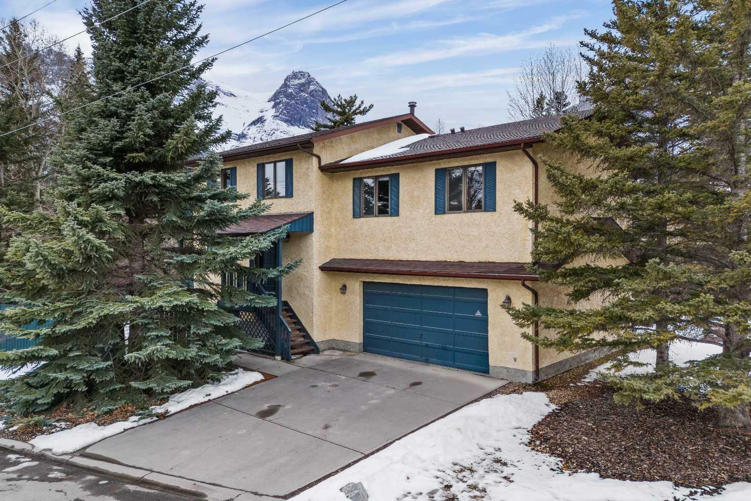 Property Photo: 1 Riverview Place AB T1W 2B9