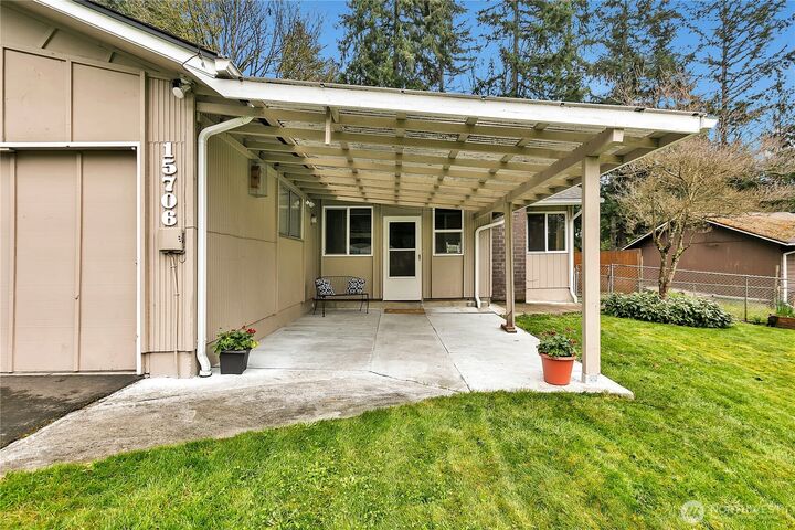 Property Photo: 15706 203rd Place SE WA 98059