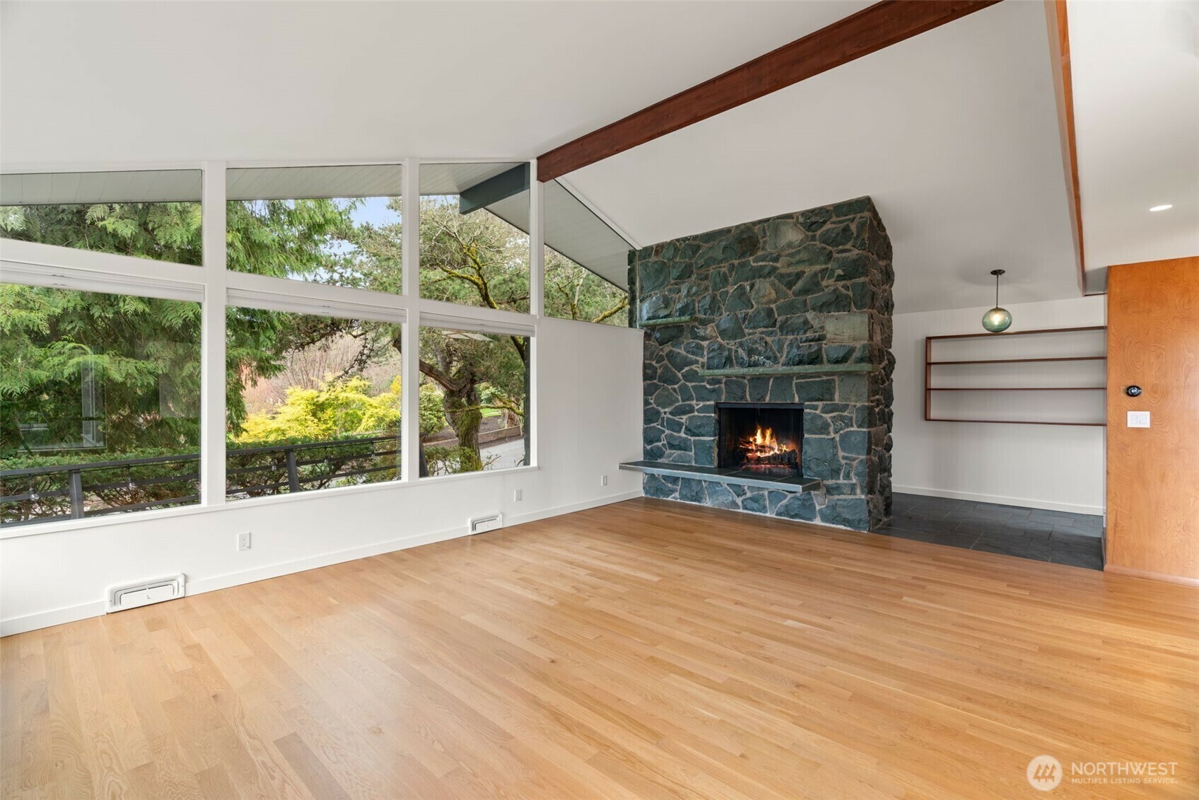 Property Photo:  10  Shore Lane  WA 98040 