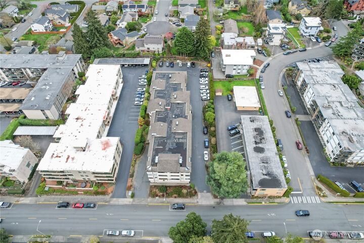 Property Photo:  1113  5th Avenue S 303  WA 98020 