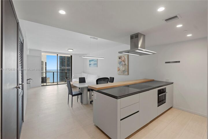 Property Photo: 1000 Brickell Plaza 4703 FL 33131