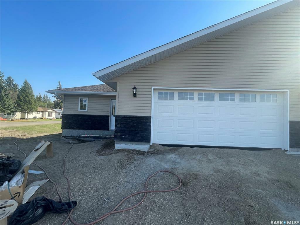 Property Photo:  320 1st Street N  SK S0K 4R0 