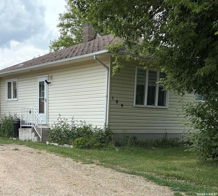 109 1st Avenue NW  Ituna SK S0A 1N0 photo