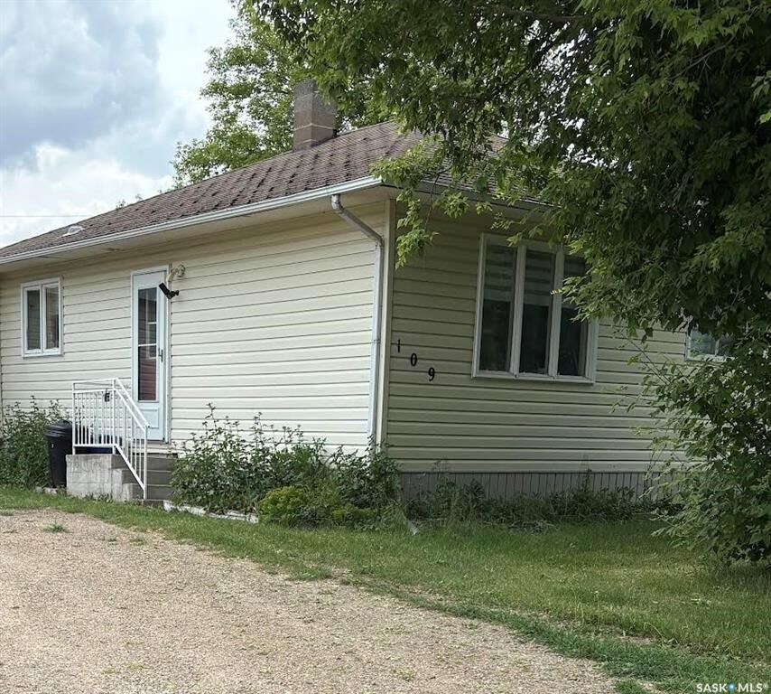 Photo de la propriété: 109 1st Avenue NW SK S0A 1N0