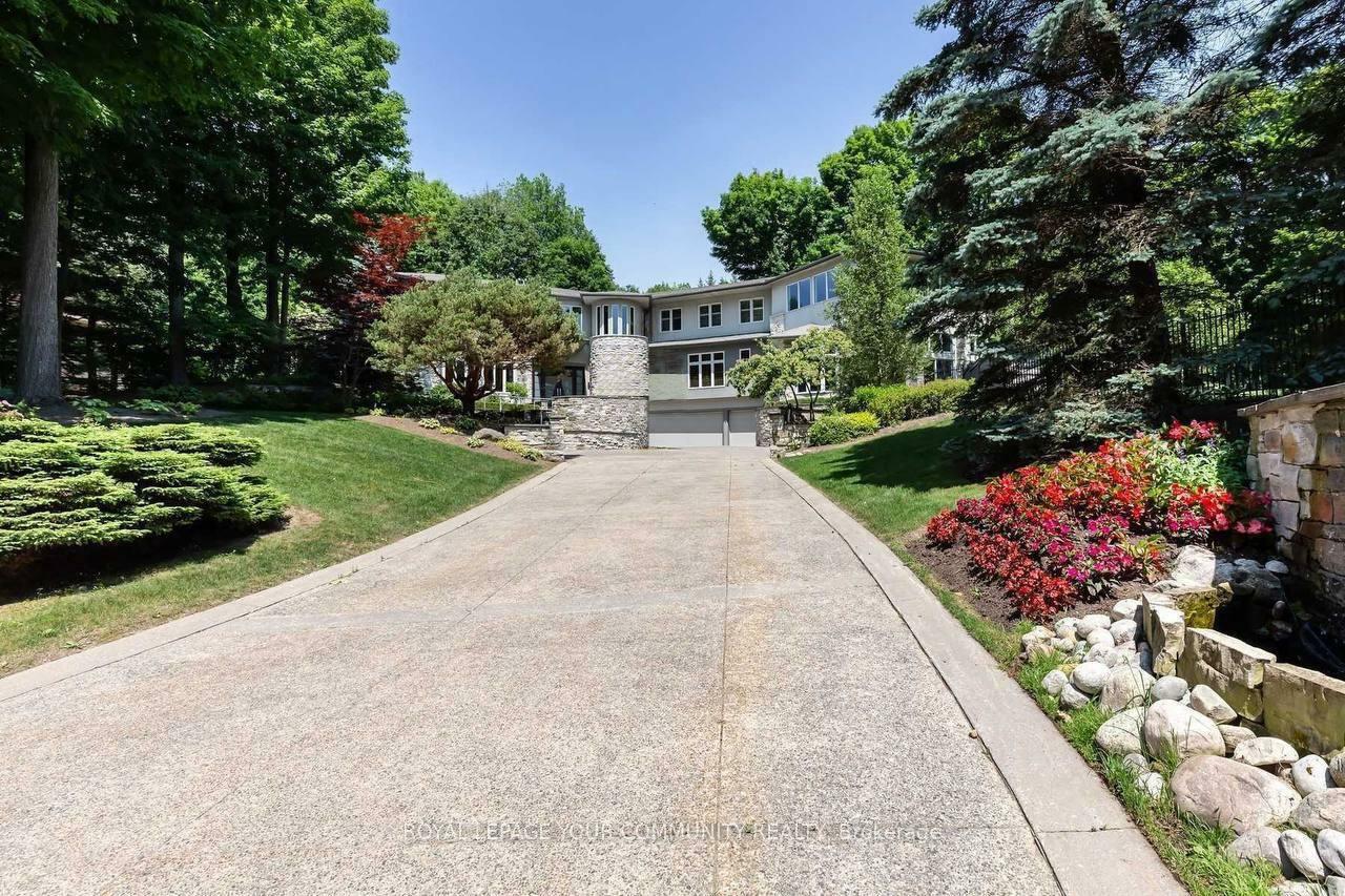 Property Photo: 76 Silver Fox Place ON L6A 1G2