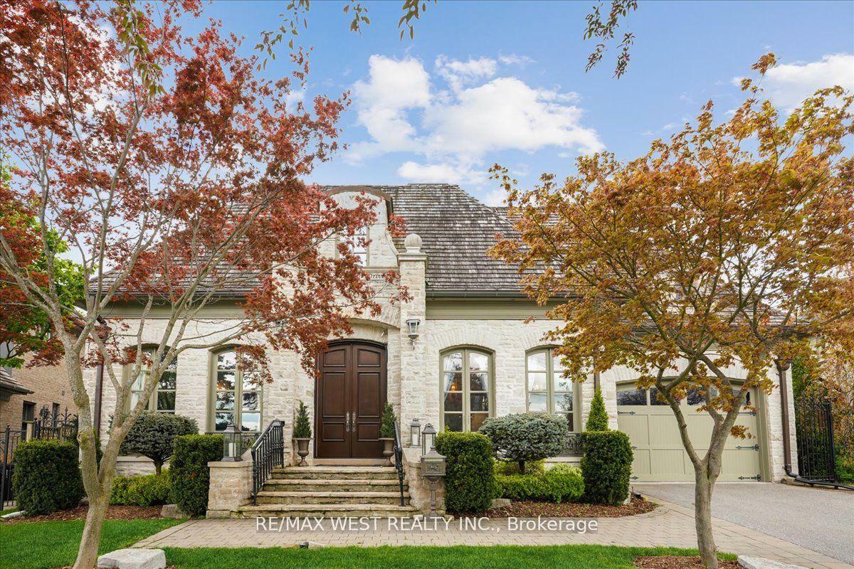 Property Photo: 56 Ravenscrest Drive ON M9B 5M7