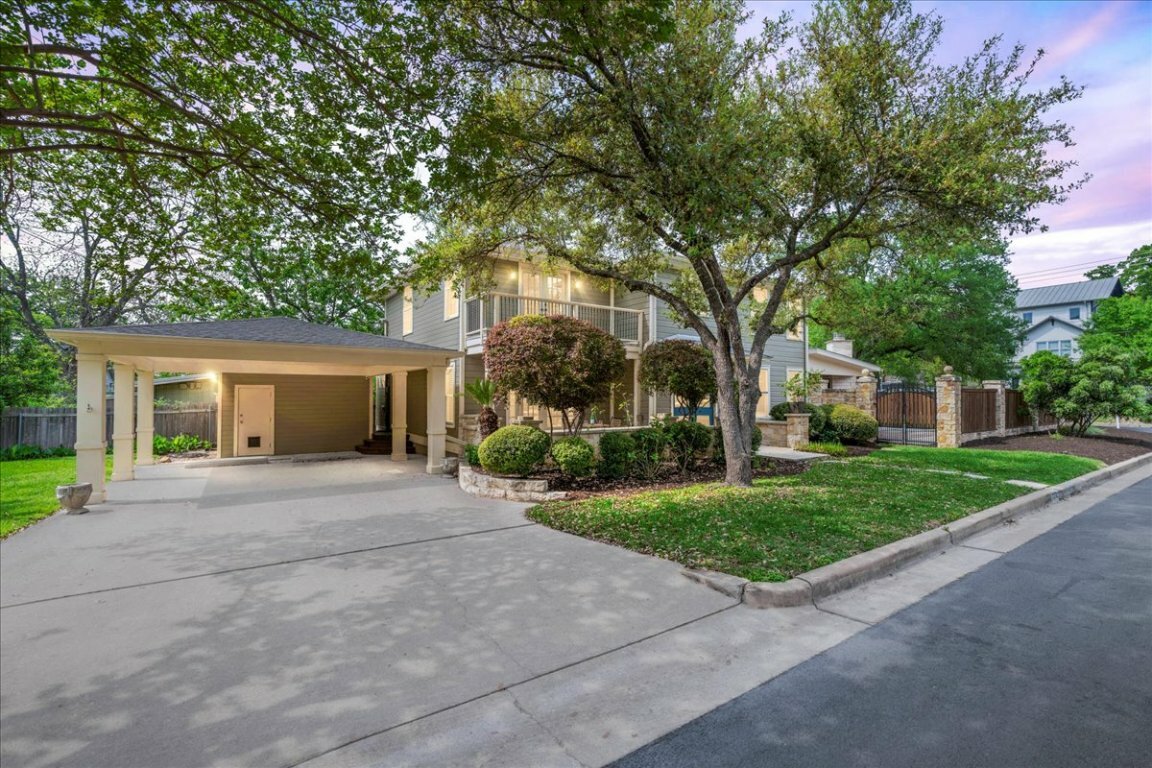 Property Photo: 2210 Meadowbrook Drive TX 78703