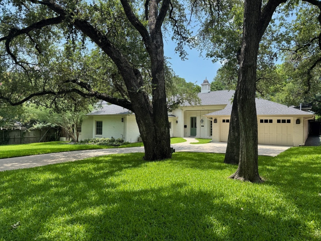 Property Photo: 1904 Meadowbrook Drive TX 78703