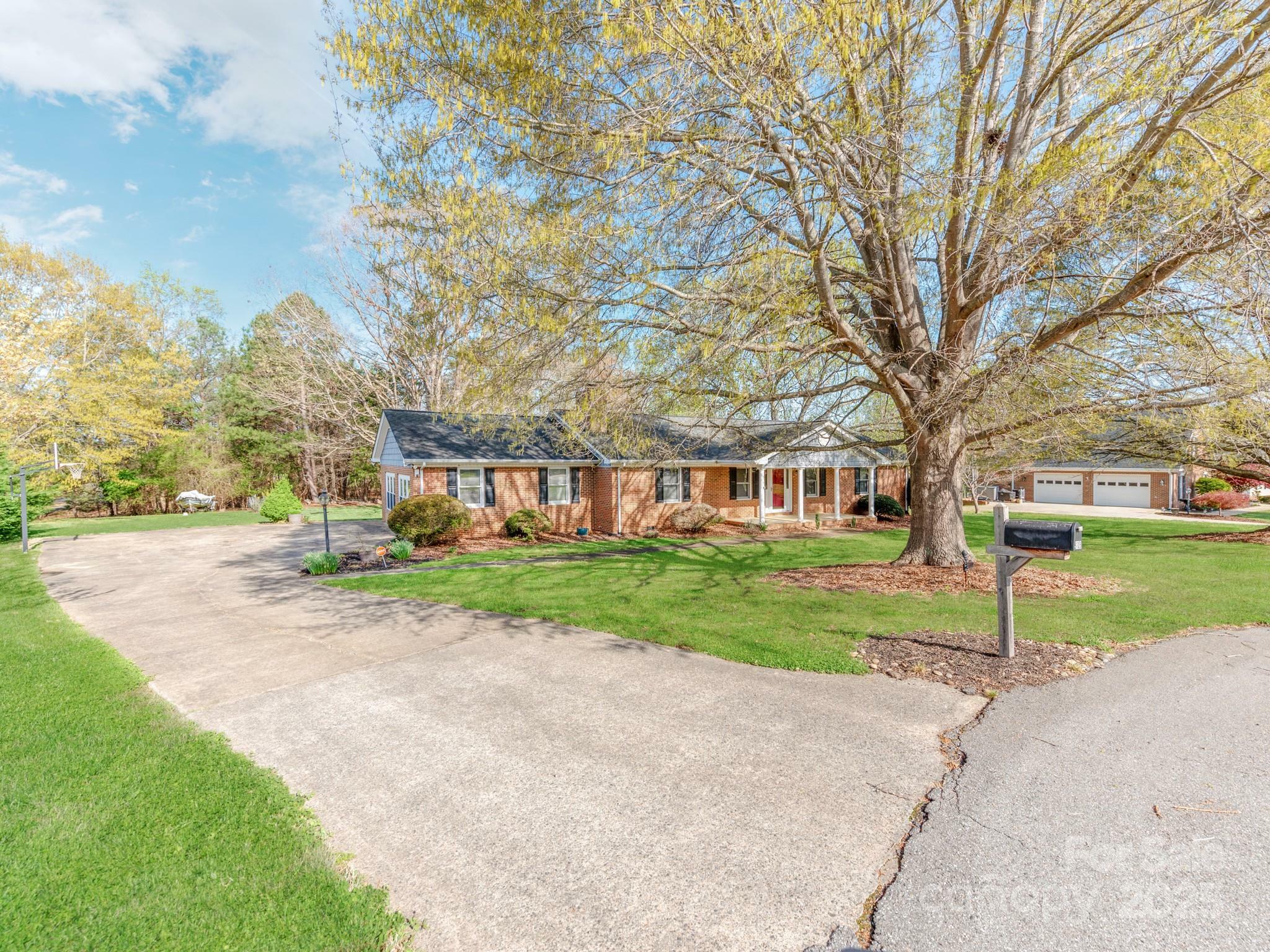 Property Photo: 108 Glenview Drive NC 28021