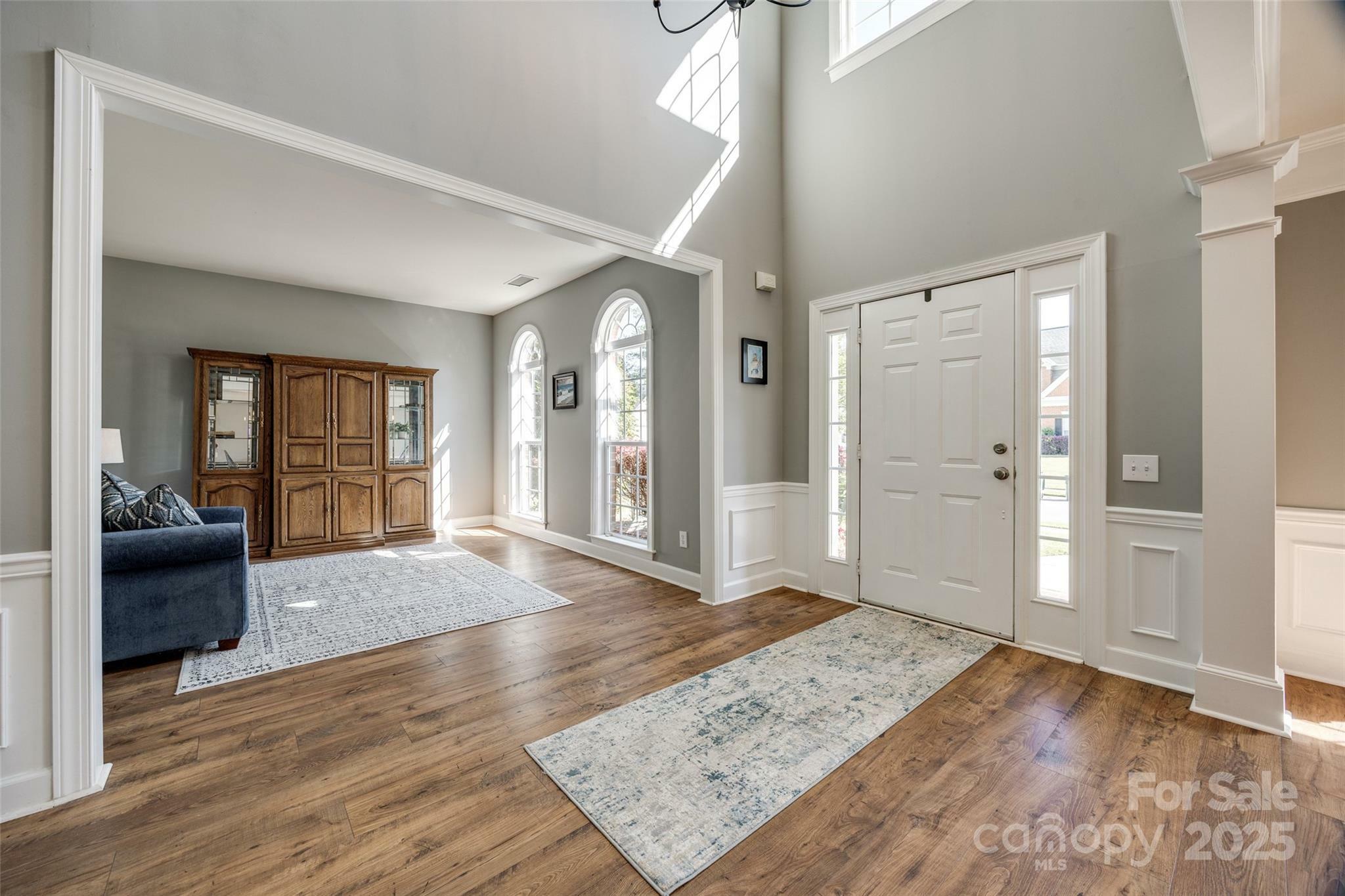 Property Photo: 11006 Knight Castle Drive NC 28277