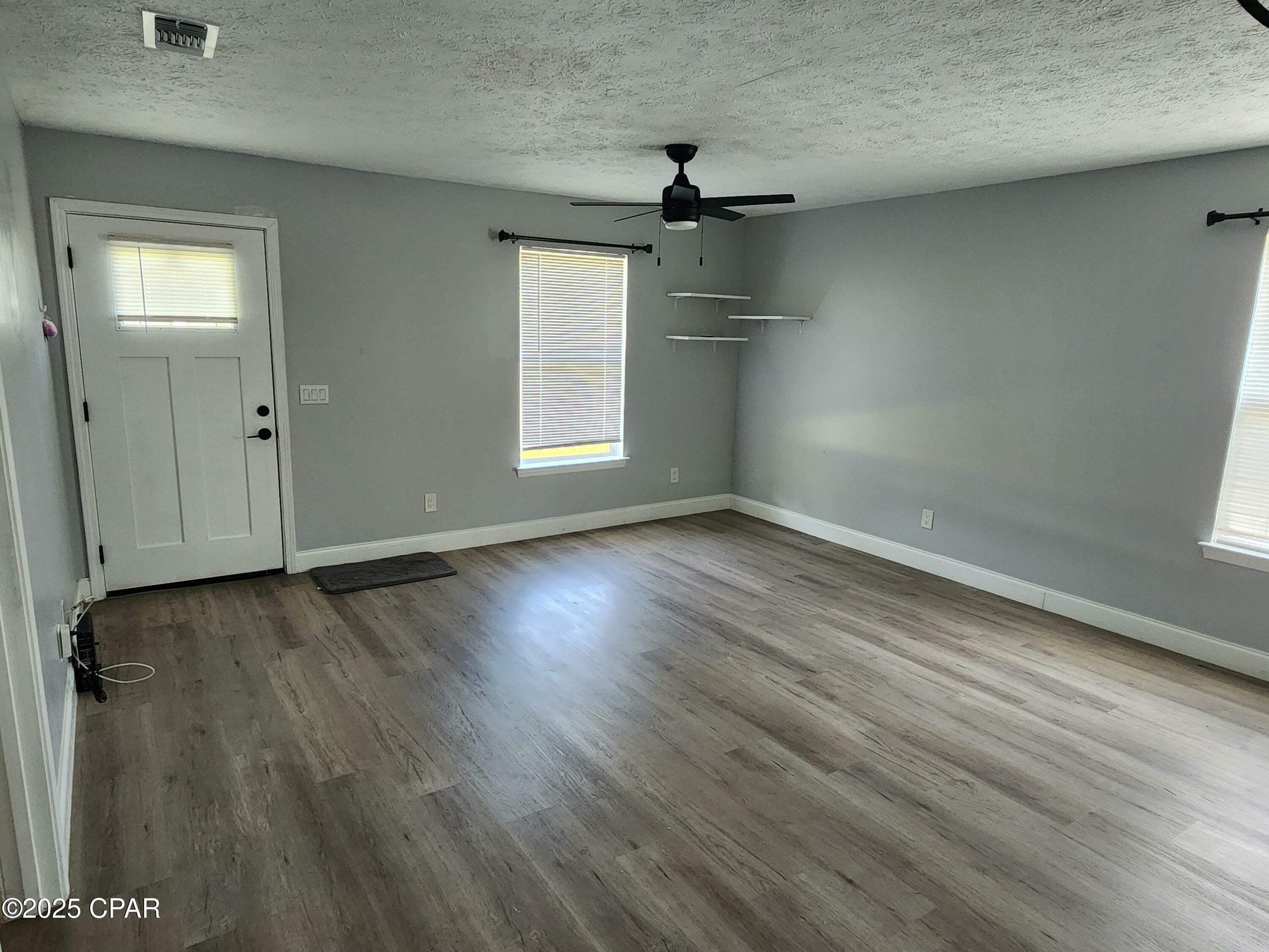 Property Photo: 1040 S Katherine Avenue FL 32404