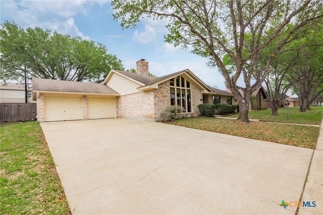 Property Photo: 302 Windy Way Drive TX 77904