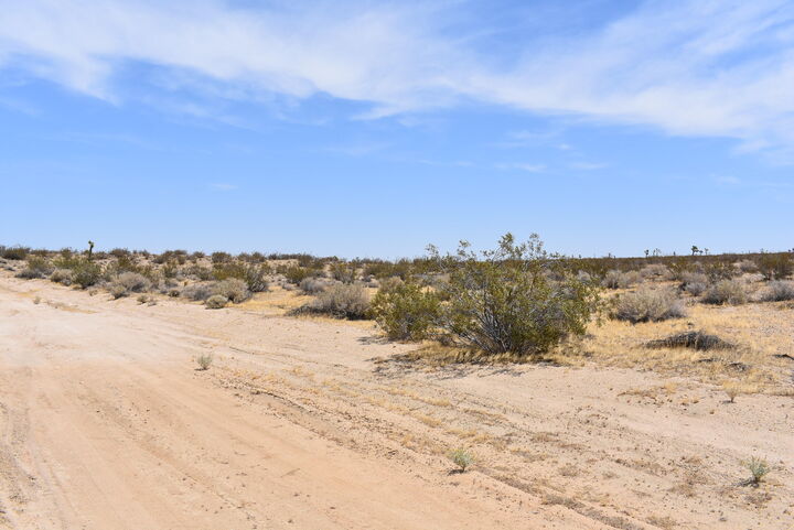 Property Photo: 20000 E Ave A CA 93535