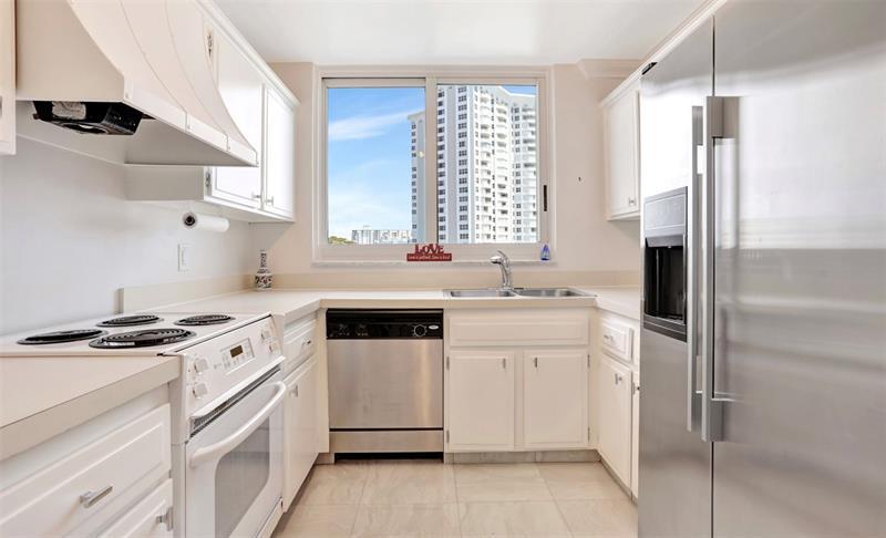 Property Photo: 1360 S Ocean Blvd 605 FL 33062