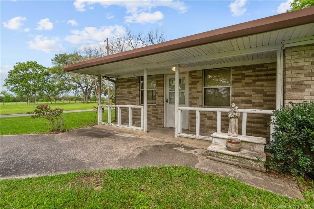 Property Photo: 21182 99 Highway LA 70591