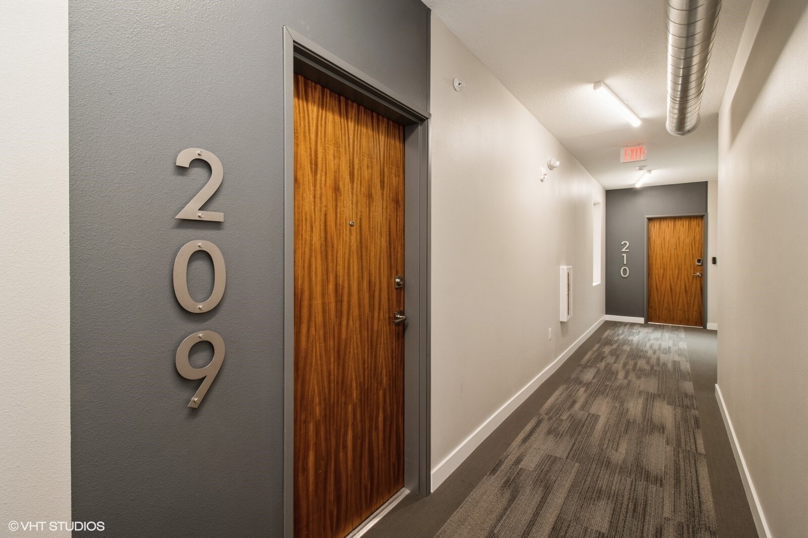 Property Photo: 450 SW 7th Street 209 IA 50309