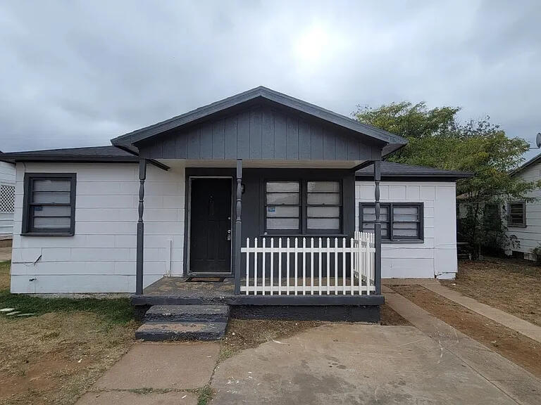 Property Photo: 5512 Avenue G TX 79404