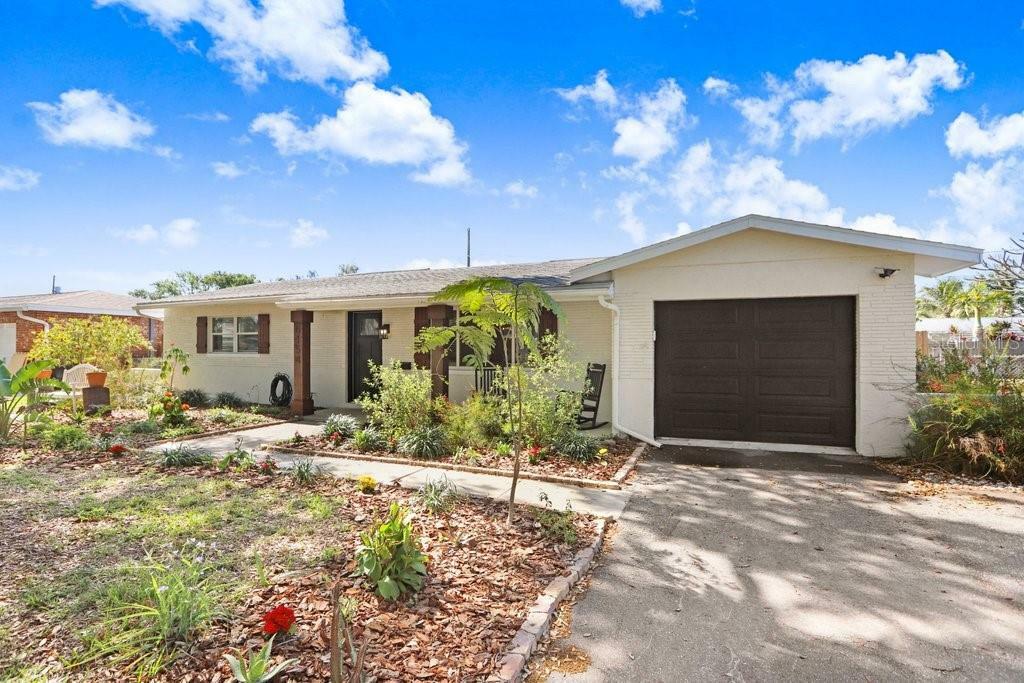 Property Photo: 6154 36th Avenue N FL 33710