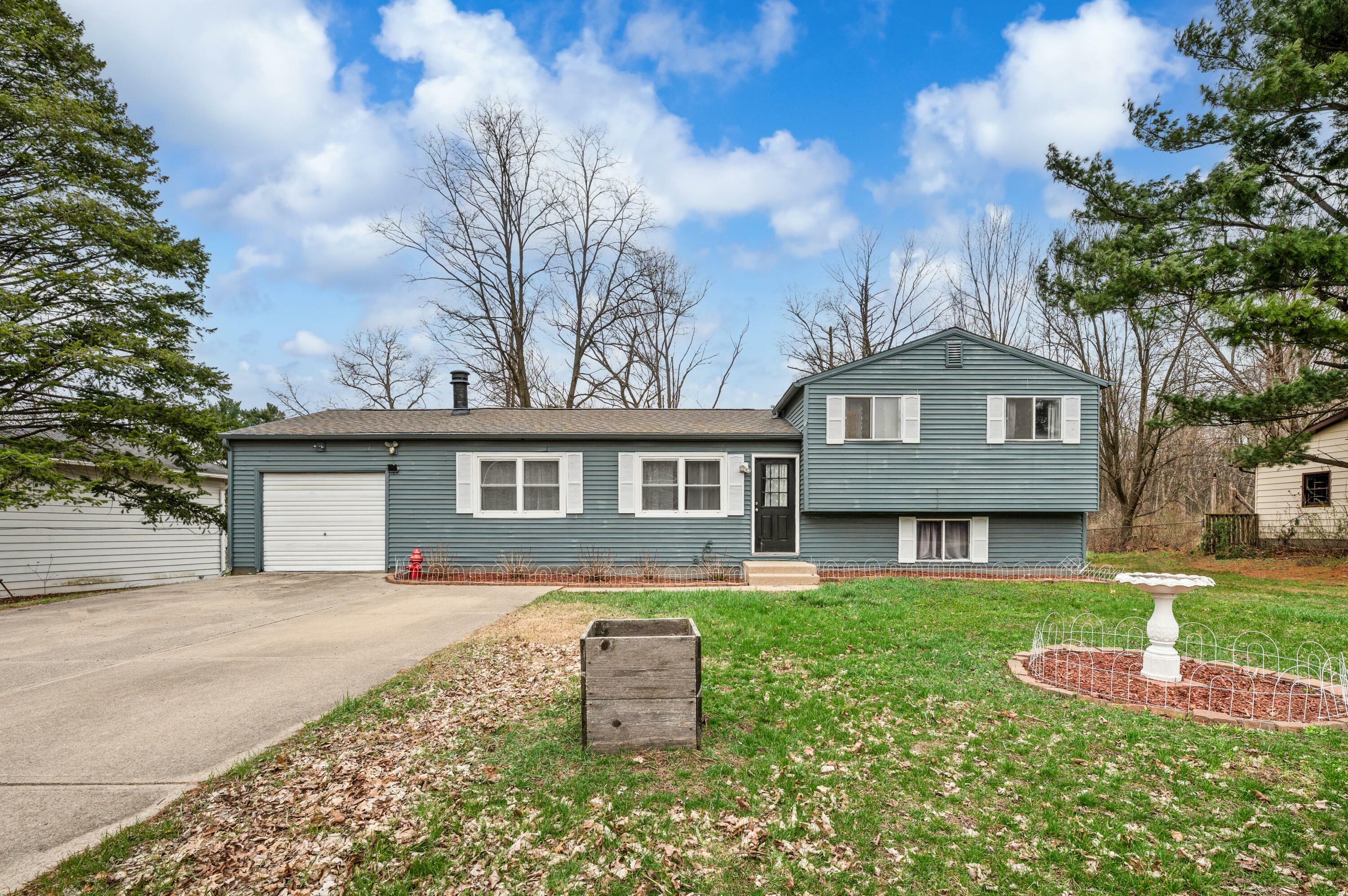 Property Photo: 1405 Oakdale Avenue MI 49120