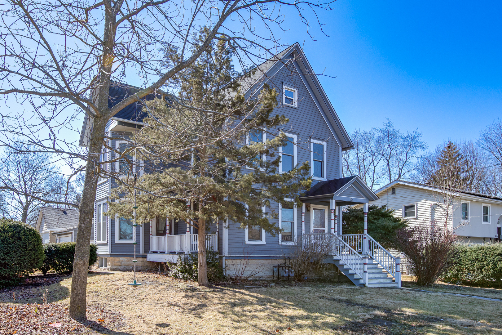 Property Photo: 304 W Washington Street IL 60185