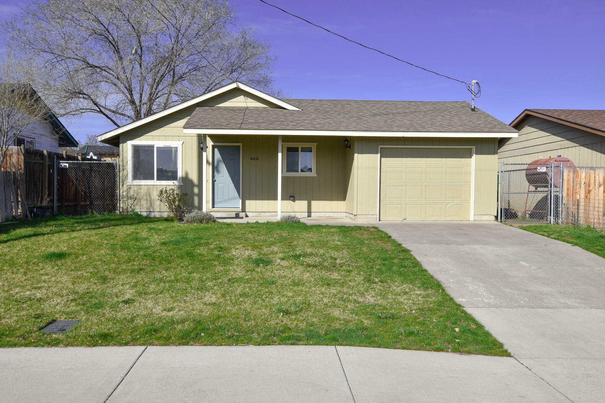 Property Photo:  464 SW 2nd Street  OR 97741 