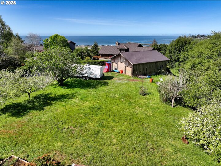 Property Photo:  Crestline Loop  OR 97415 