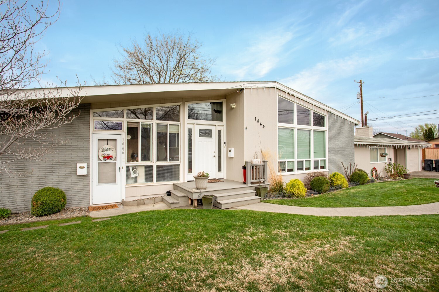 Property Photo: 1444 SE Central Avenue WA 99324