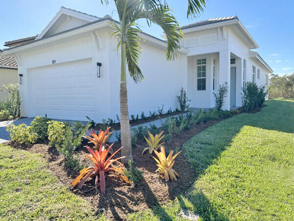 Property Photo: 129 SE Strada Cervaro FL 34952