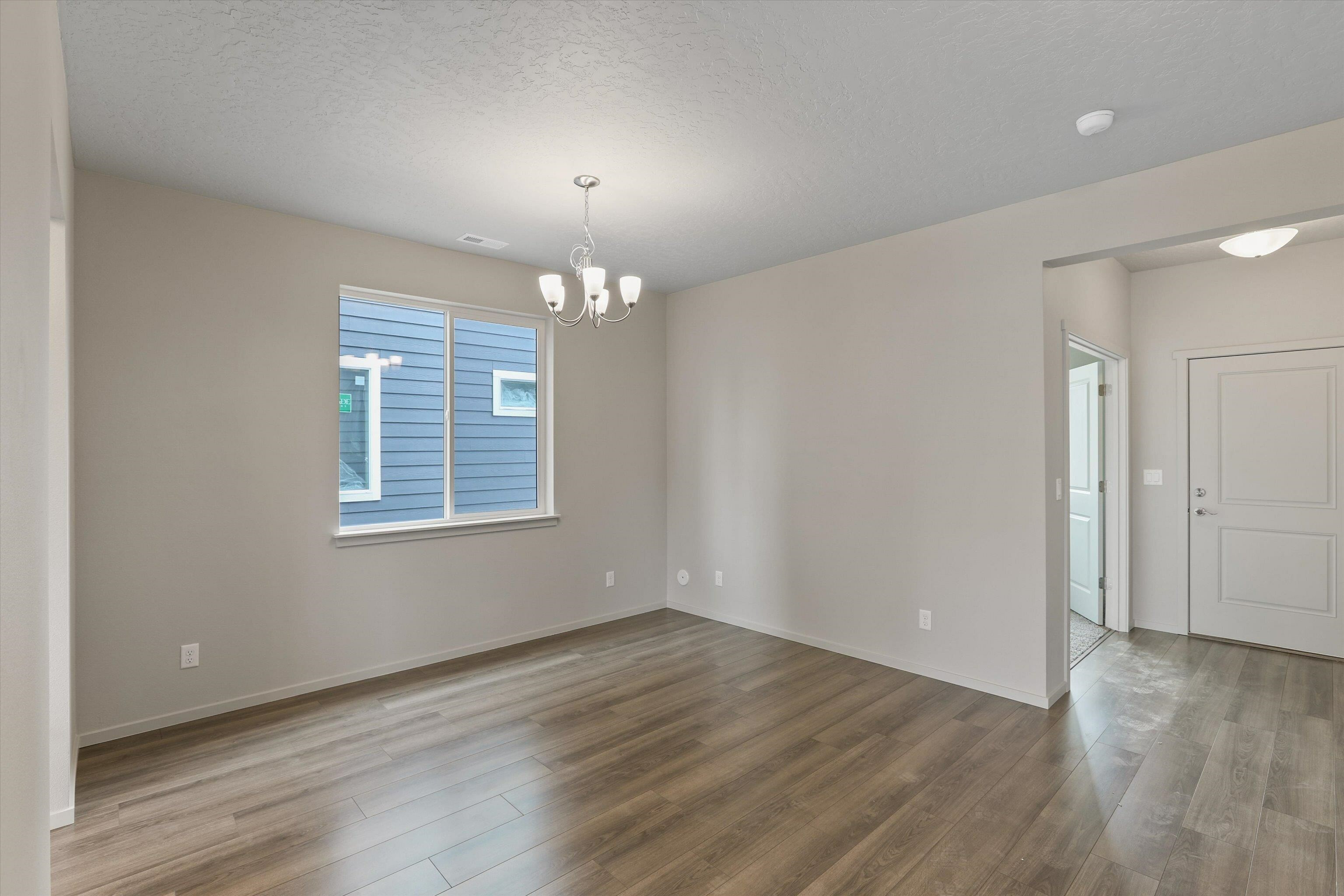Property Photo:  503 N Arc Ct  WA 99016 