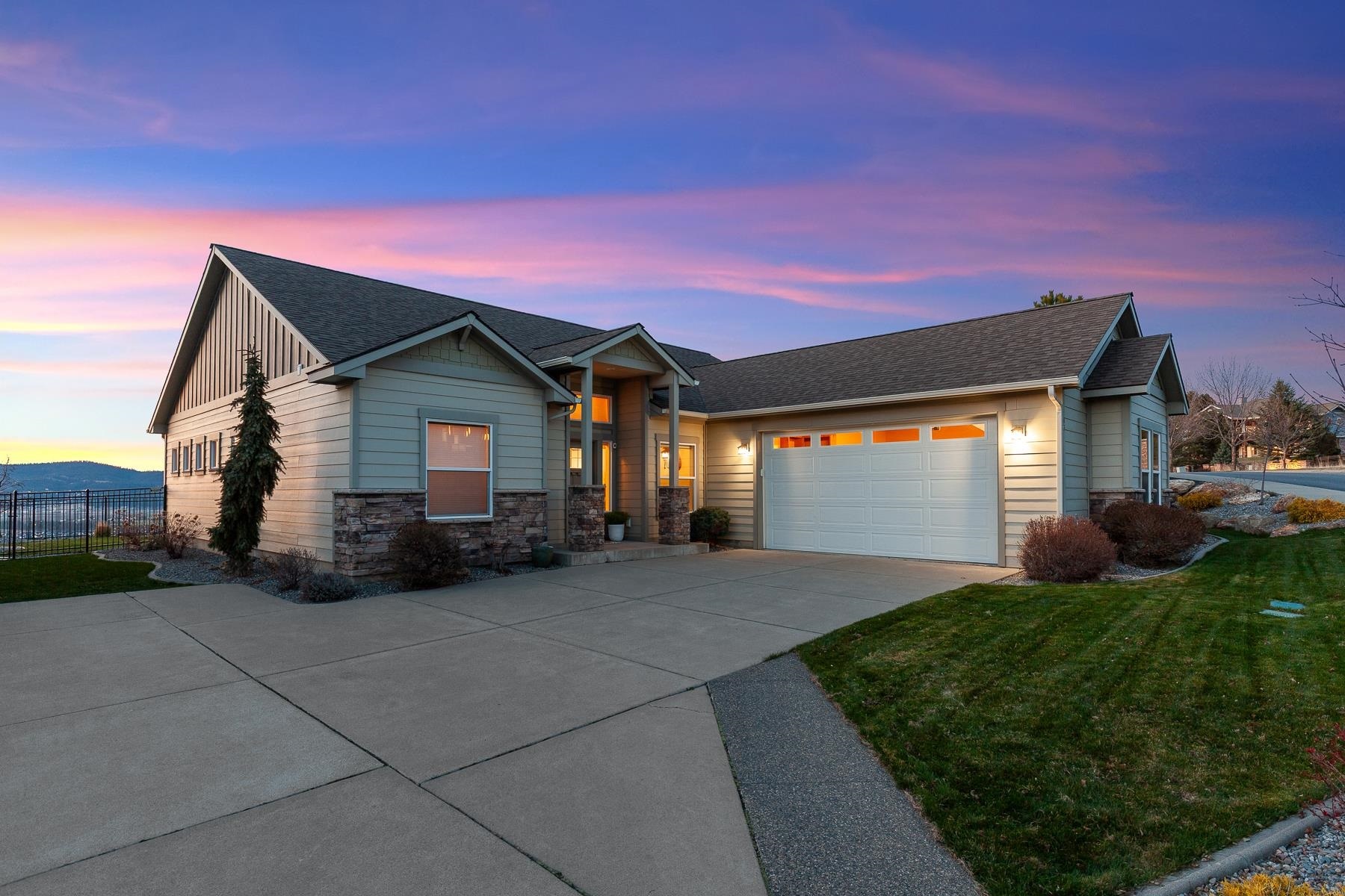 Property Photo: 15 S Legacy Ridge Dr WA 99019
