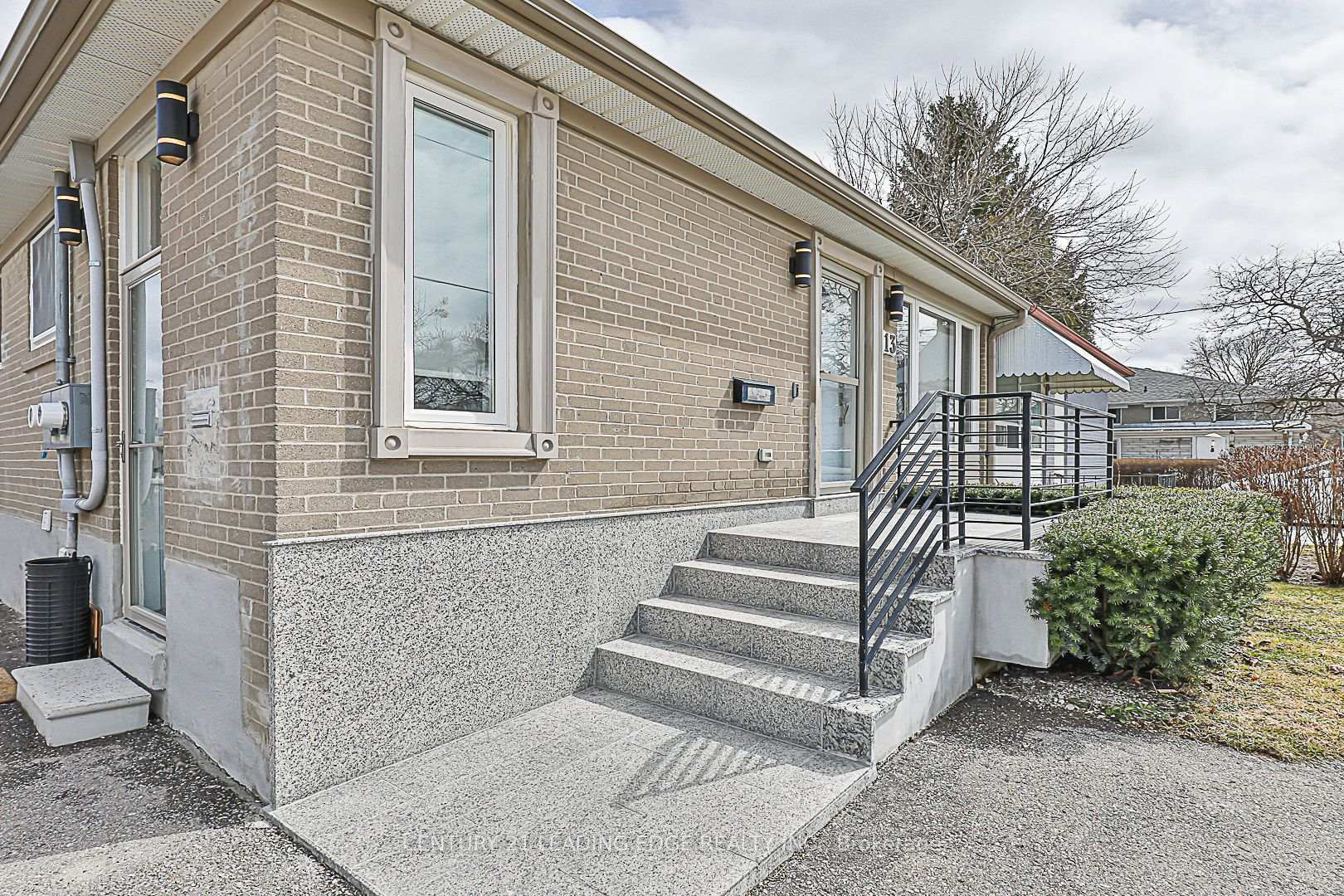 Property Photo: 13 Richardson Drive ON L4G 1Y9