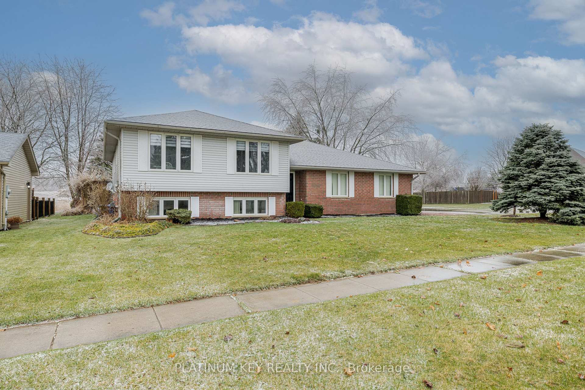 Property Photo: 2245 Trillium Way ON N0L 1W0