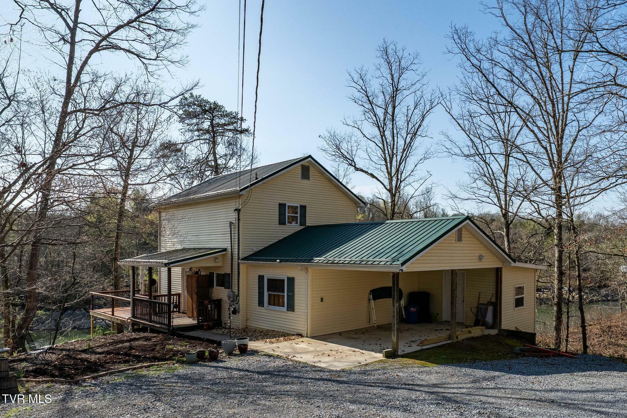 Property Photo:  403 Deerlick Road  TN 37686 