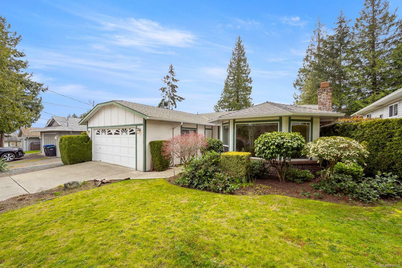 Property Photo: 766 Bradbury Ave BC V9P 1B8