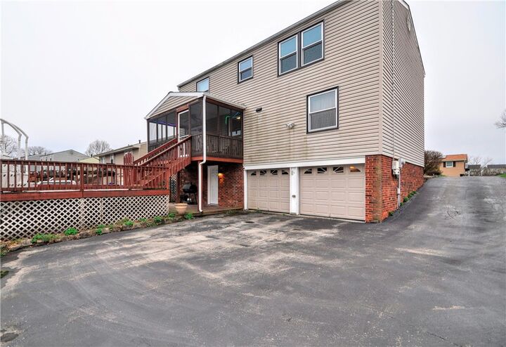 Property Photo: 120 Scottsdale Dr PA 15108