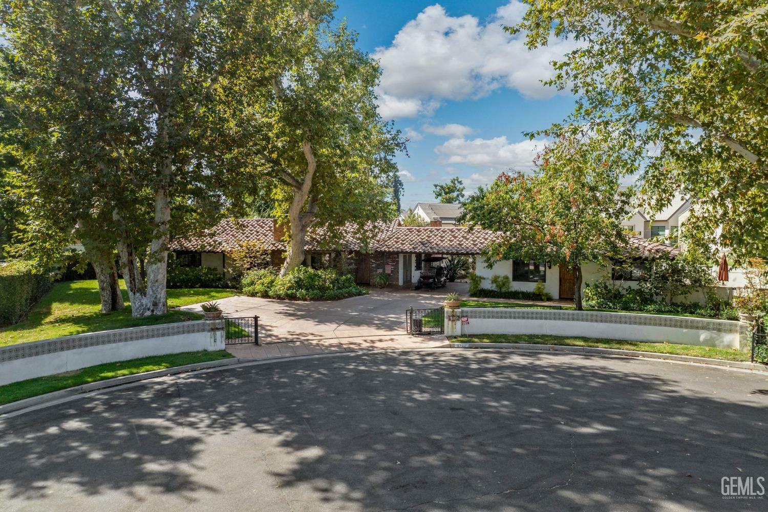 Property Photo: 6702 Edmund Way CA 93309