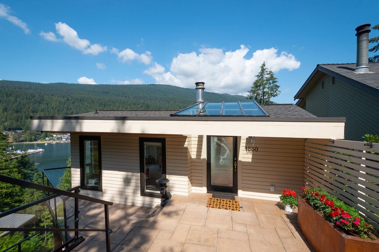 Photo de la propriété: 4660 Eastridge Road BC V7G 1K4