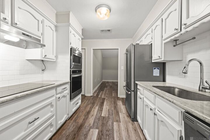 Property Photo:  1636 W Fairview Dr  LA 70816 