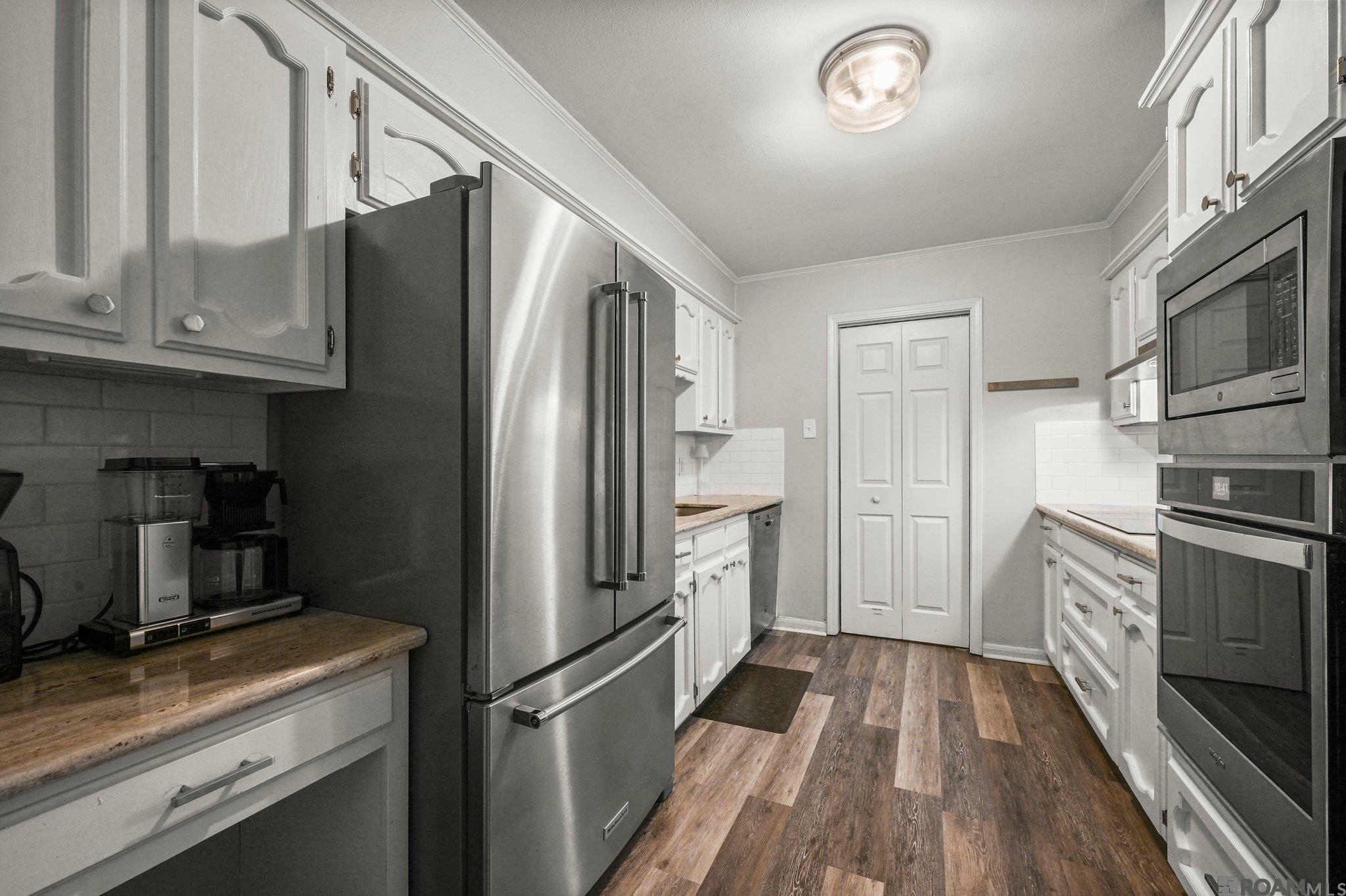 Property Photo: 1636 W Fairview Dr LA 70816