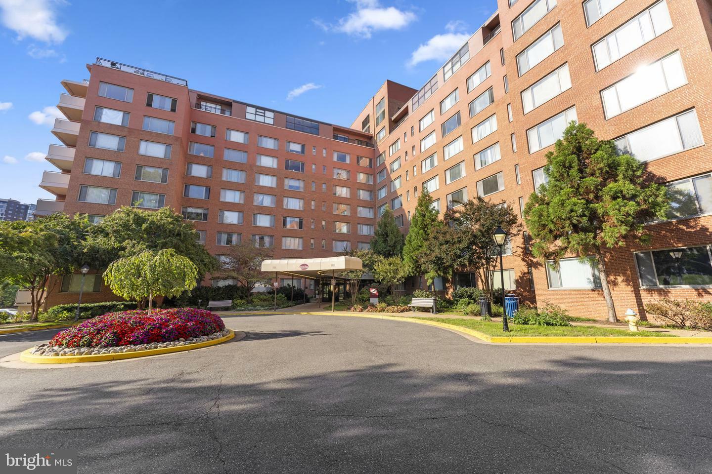 Property Photo: 1111 Arlington Boulevard 822 VA 22209