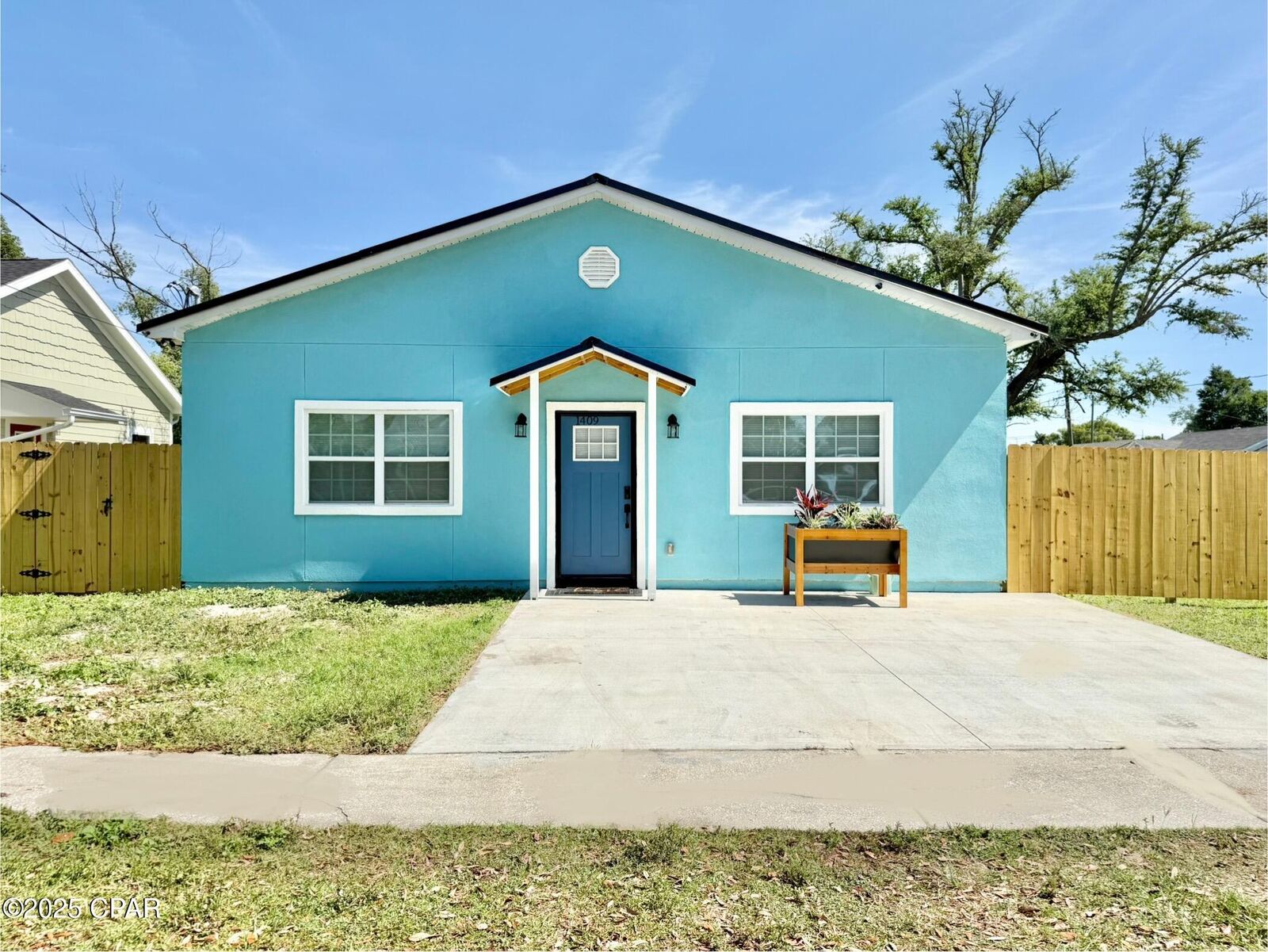 Property Photo:  1409 E 6th Court  FL 32401 
