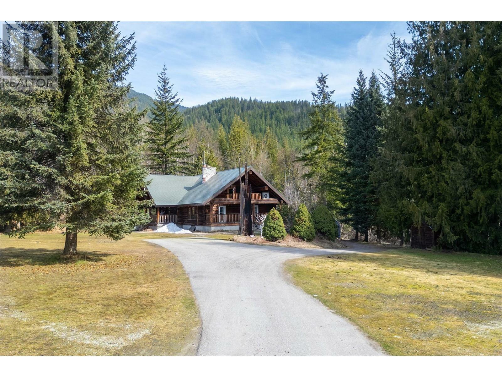 Property Photo: 1130 Montana Place BC V0E 2S0