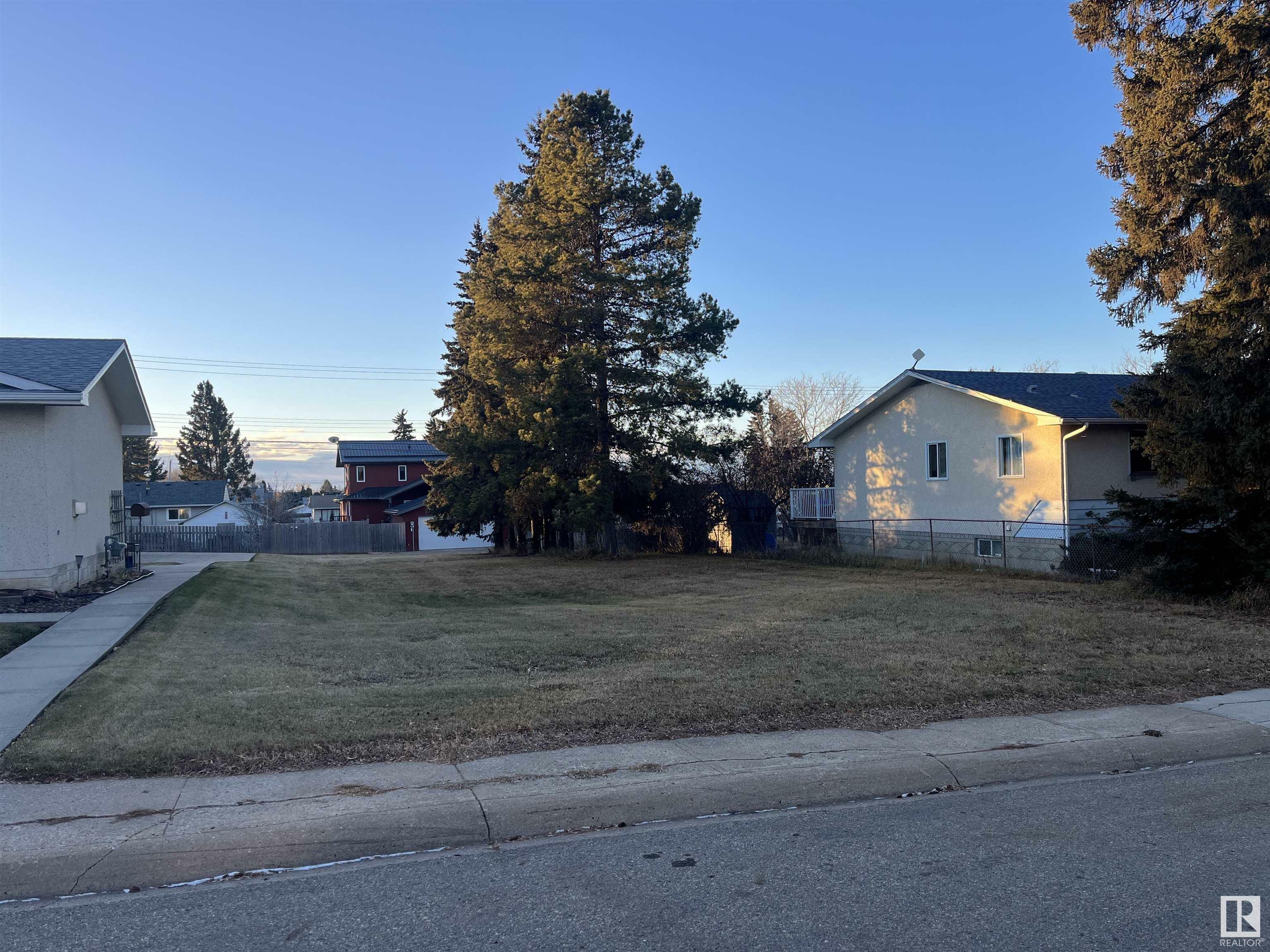 Property Photo:  4509 55 Avenue  AB T7N 1J9 
