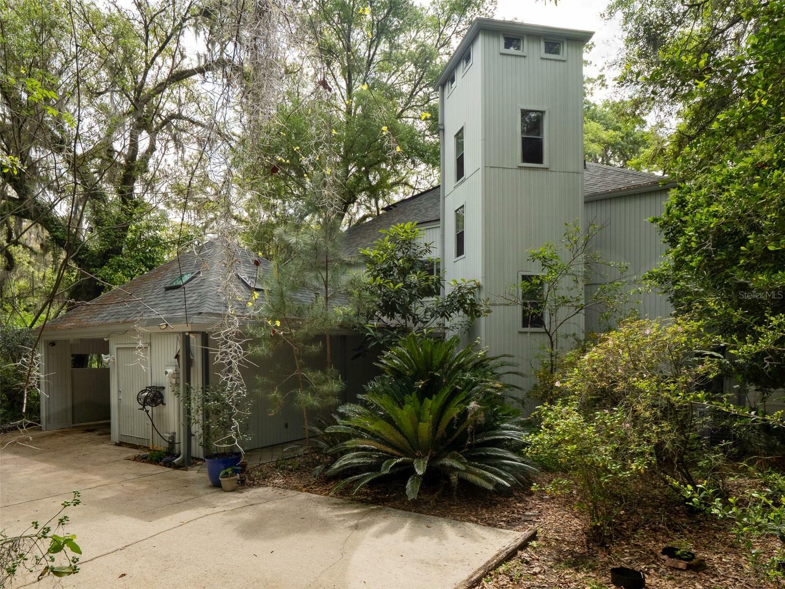 Property Photo: 222 SW 27th Street FL 32607