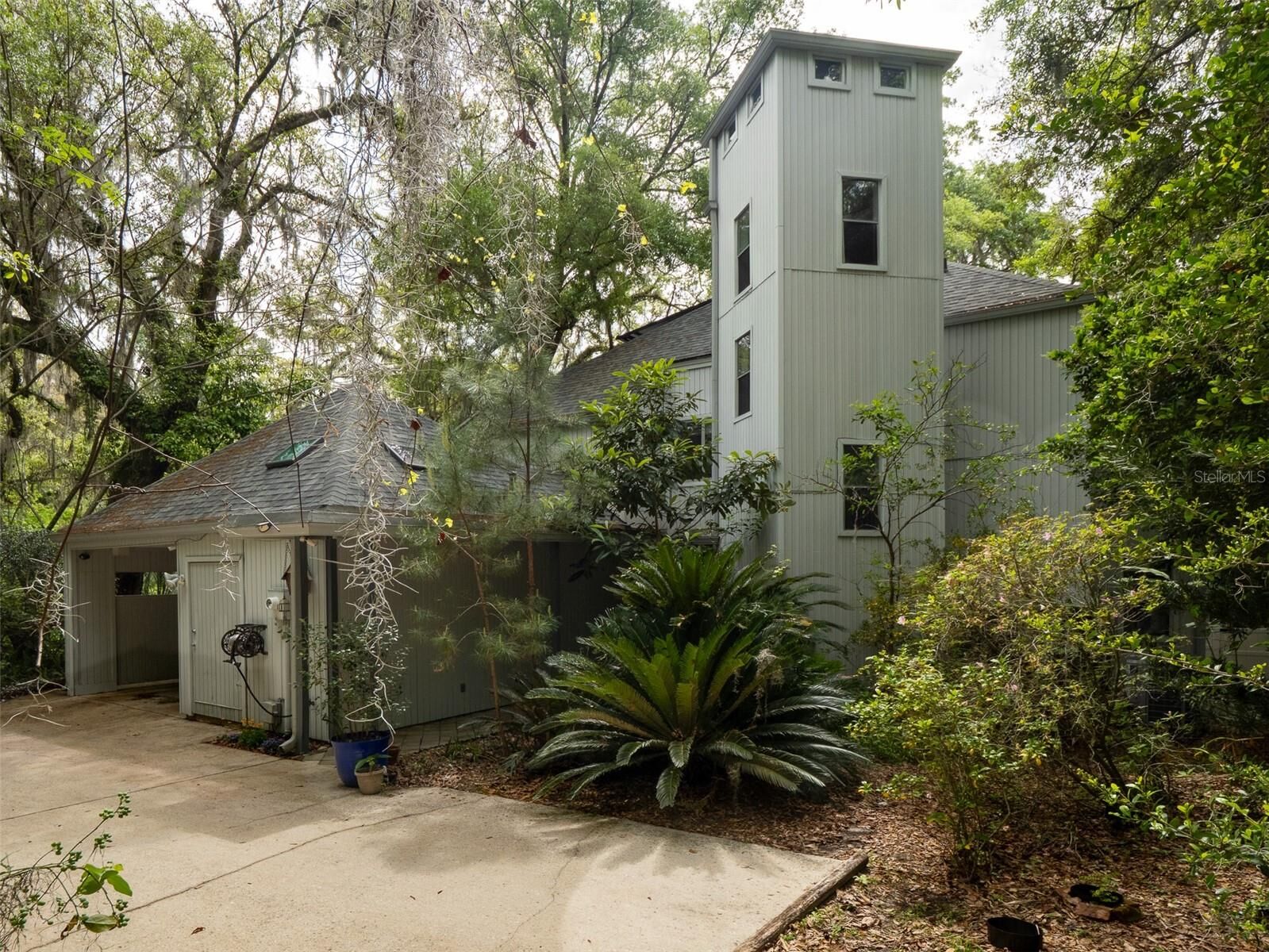 Property Photo:  222 SW 27th Street  FL 32607 