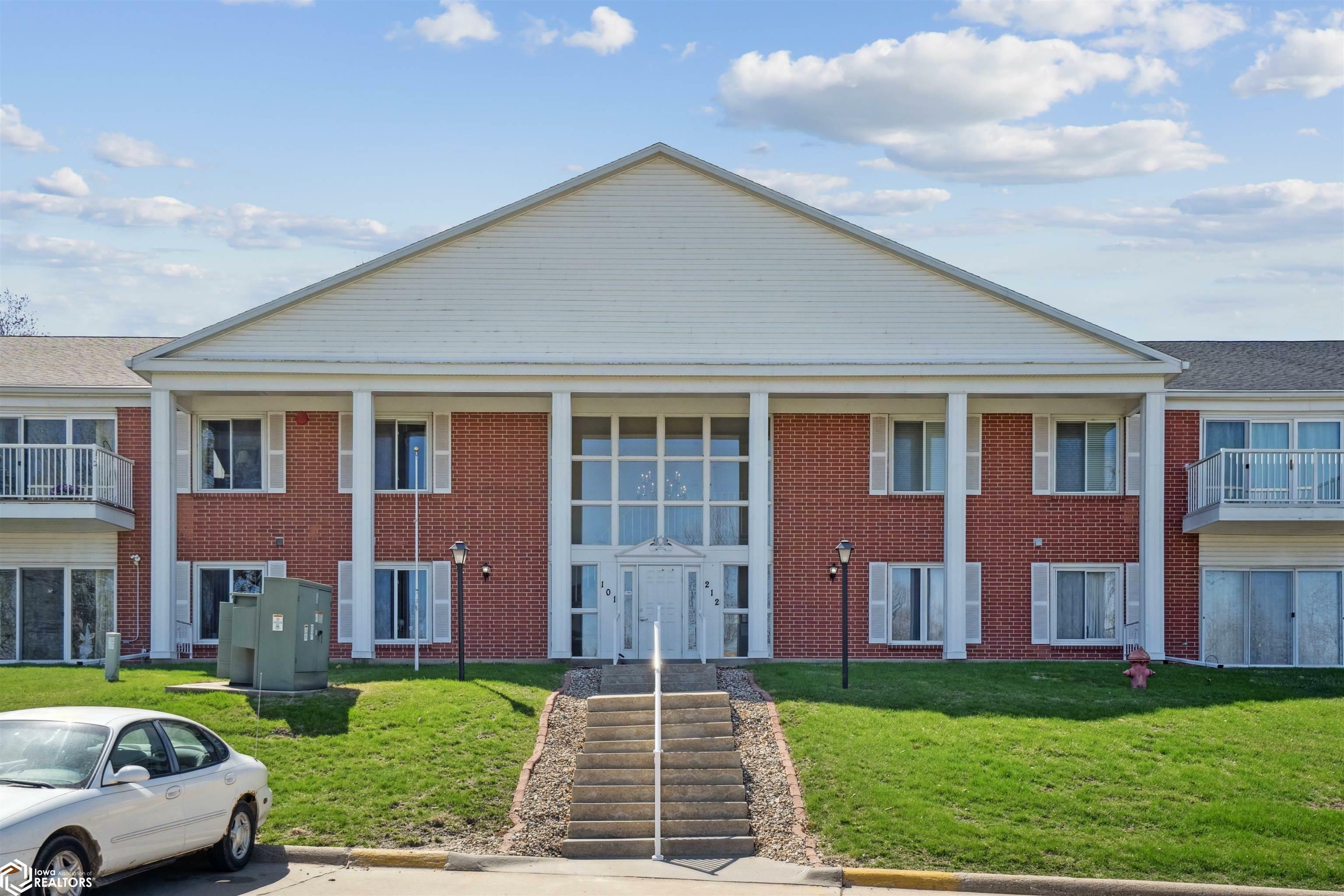 Property Photo: 514 E Olive Street 110 IA 50158