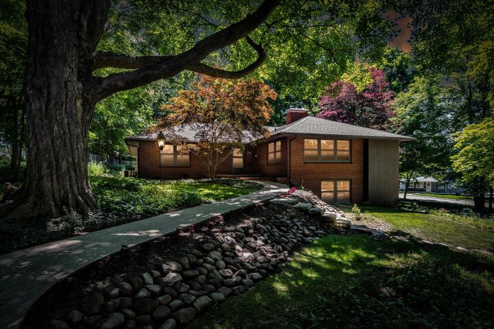 135 Hillsdale Street  Hillsdale MI 49242 photo