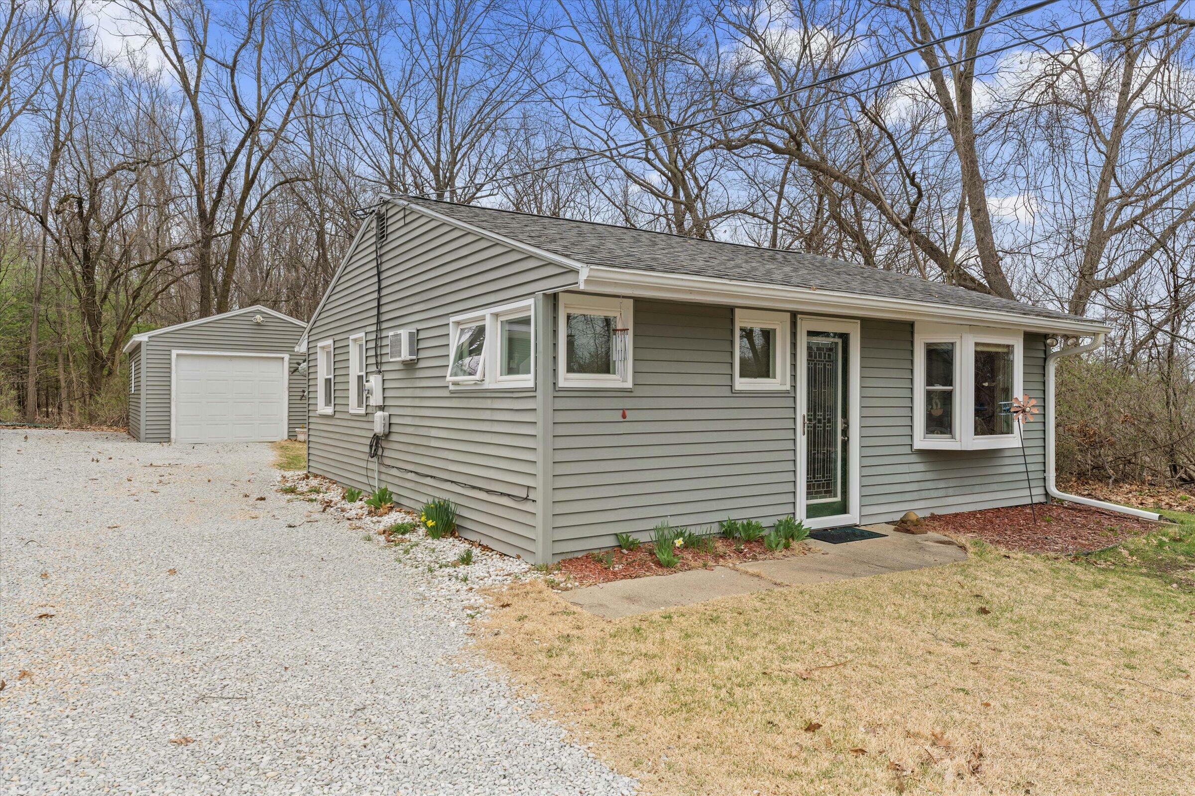 Property Photo:  15850 Oak Street  MI 49045 